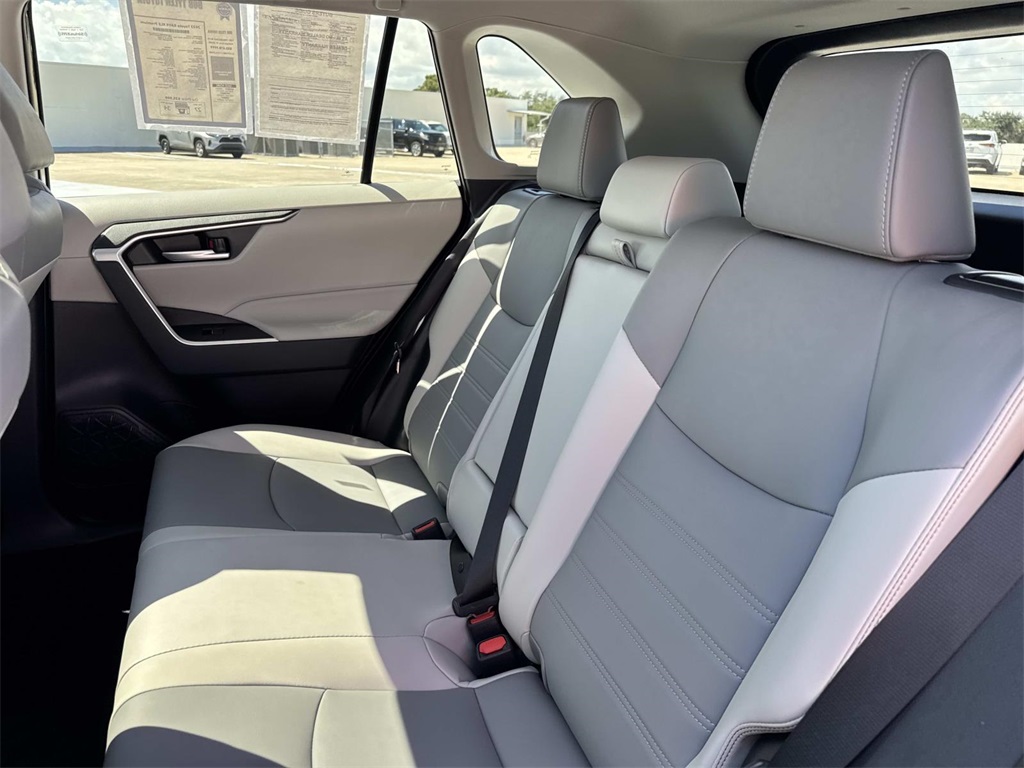 2023 Toyota RAV4 XLE Premium photo 14