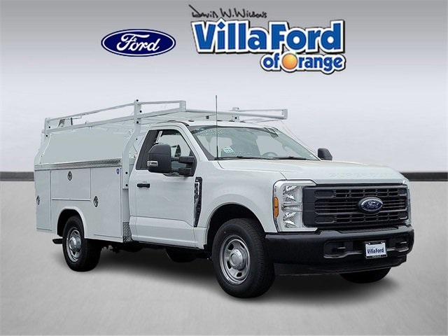 2025 Ford F-350 Super Duty Chassis Cab XL's photo