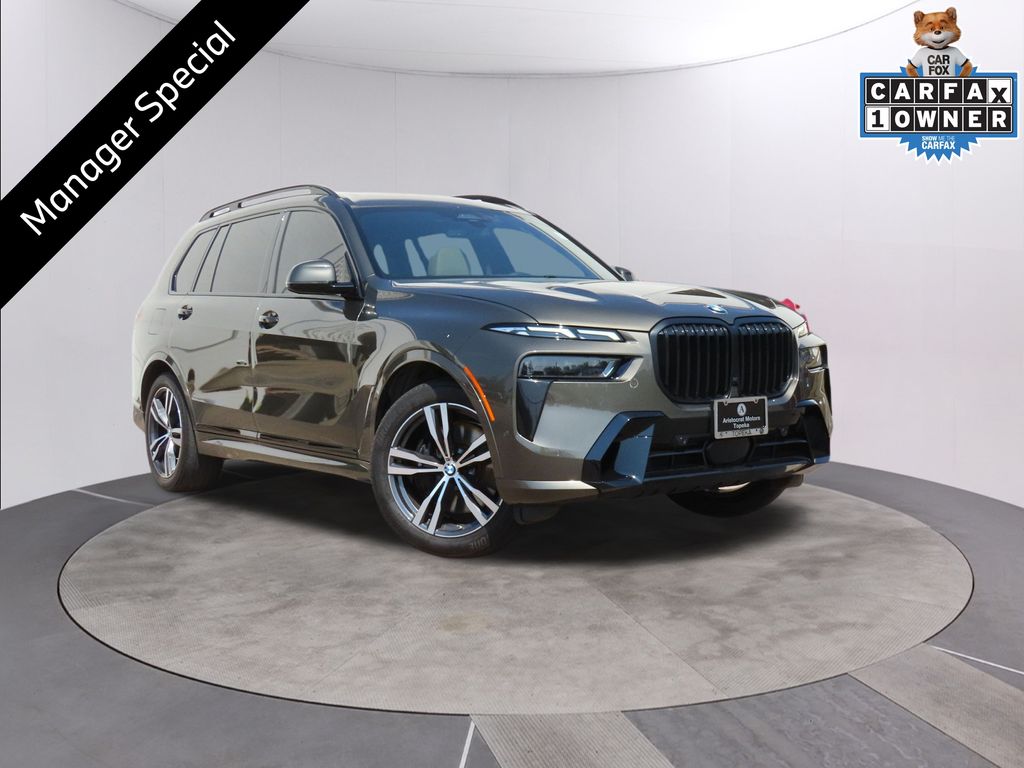 2023 BMW X7 40i's photo