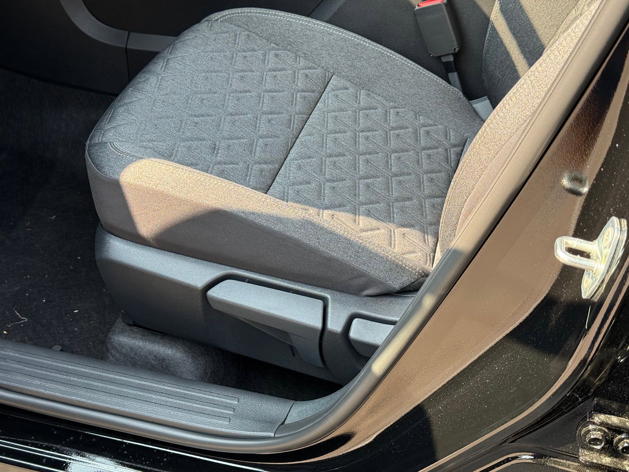 2025 Nissan Kicks SV photo 3