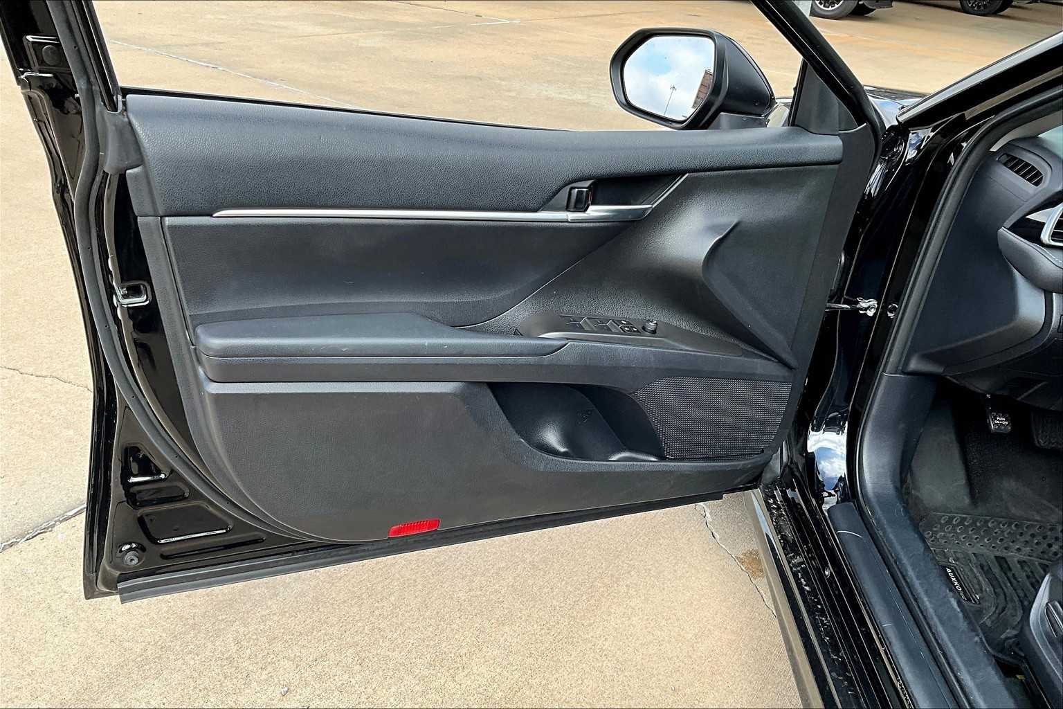 2023 Toyota Camry SE photo 21