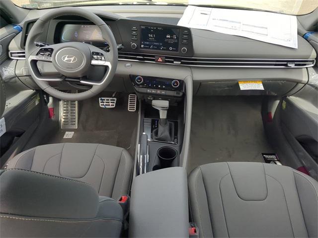 2025 Hyundai Elantra SEL Sport photo 13