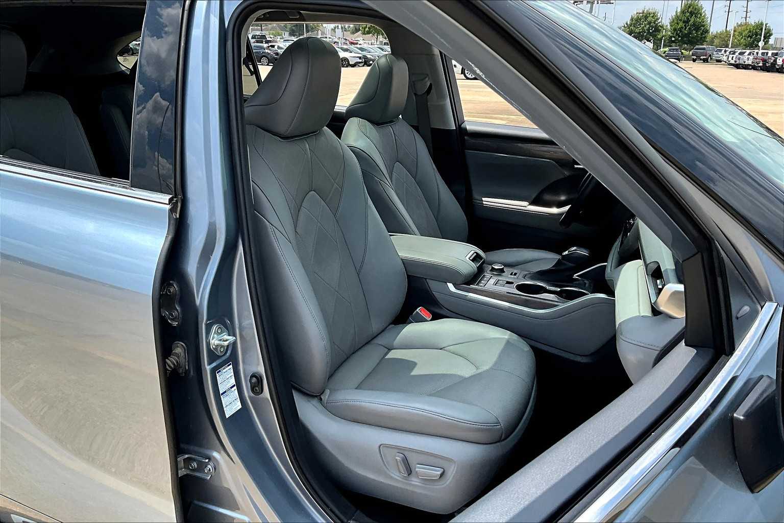 2021 Toyota Highlander Platinum photo 8