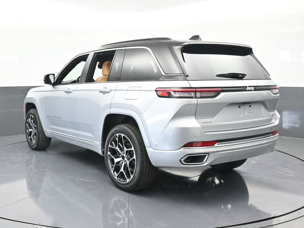 2025 Jeep Grand Cherokee Summit photo 4