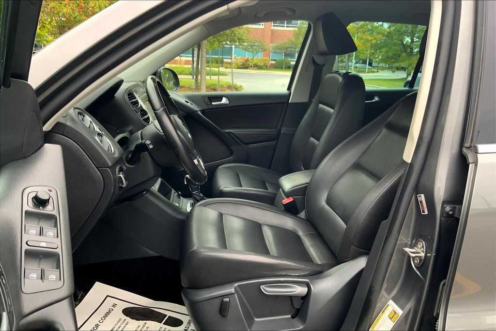 2014 Volkswagen Tiguan SE photo 25