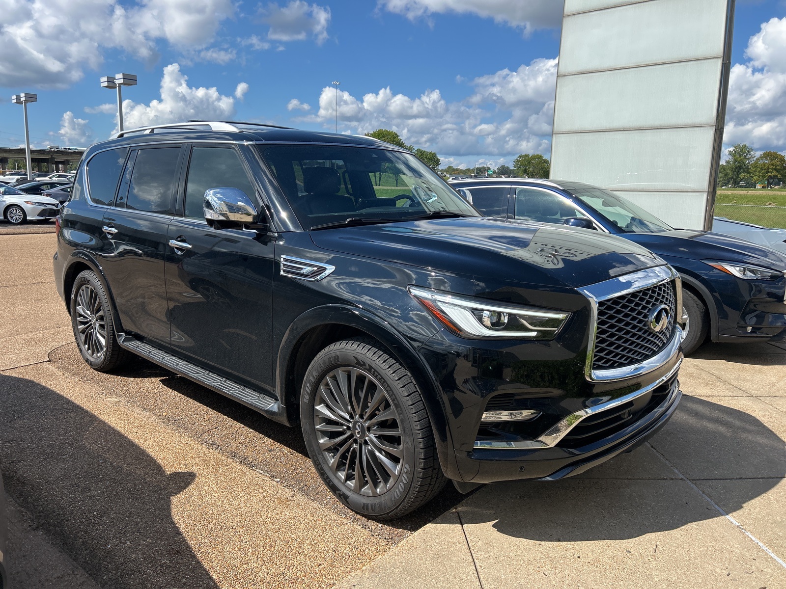 2022 Infiniti QX80 Sensory photo 2