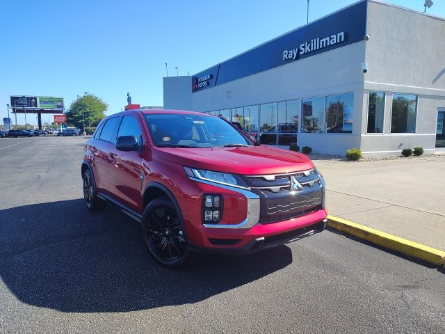 2025 Mitsubishi Outlander Sport LE's photo