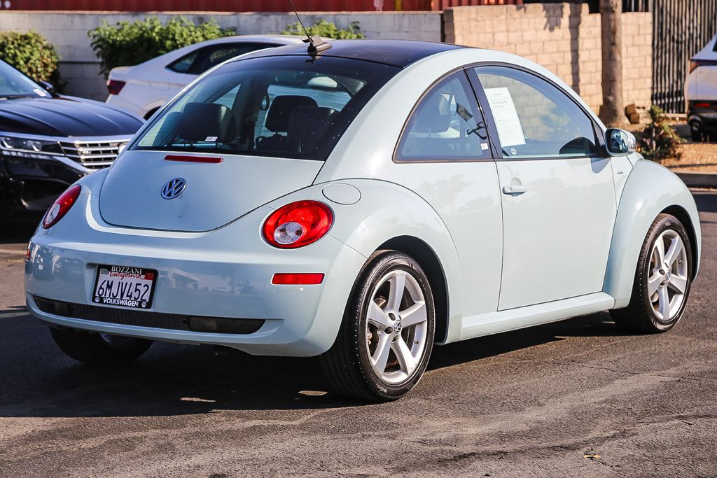 2010 Volkswagen Beetle 2.5L photo 2