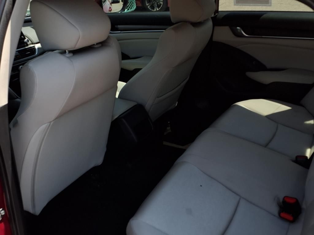 2018 Honda Accord LX photo 15