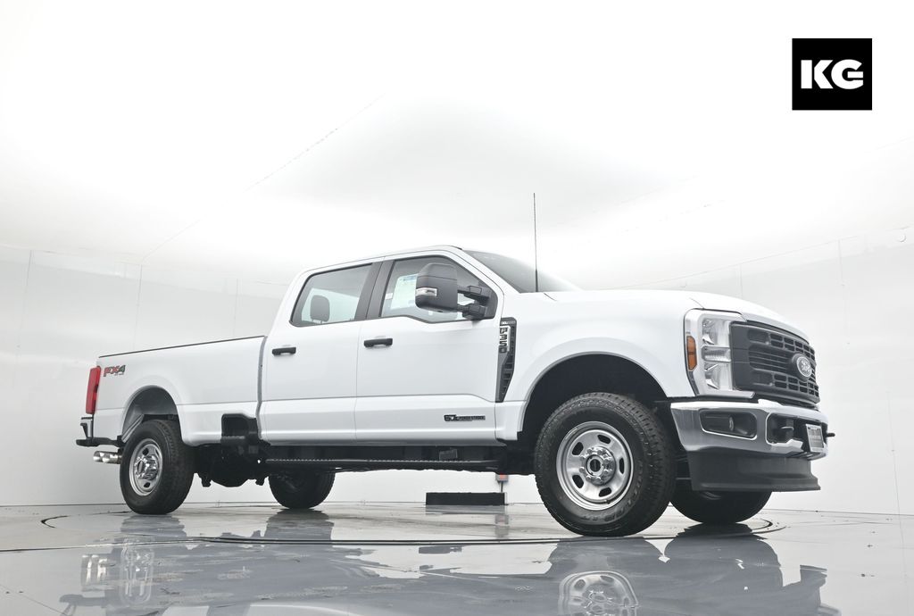 2026 Ford F-350 Super Duty XL's photo