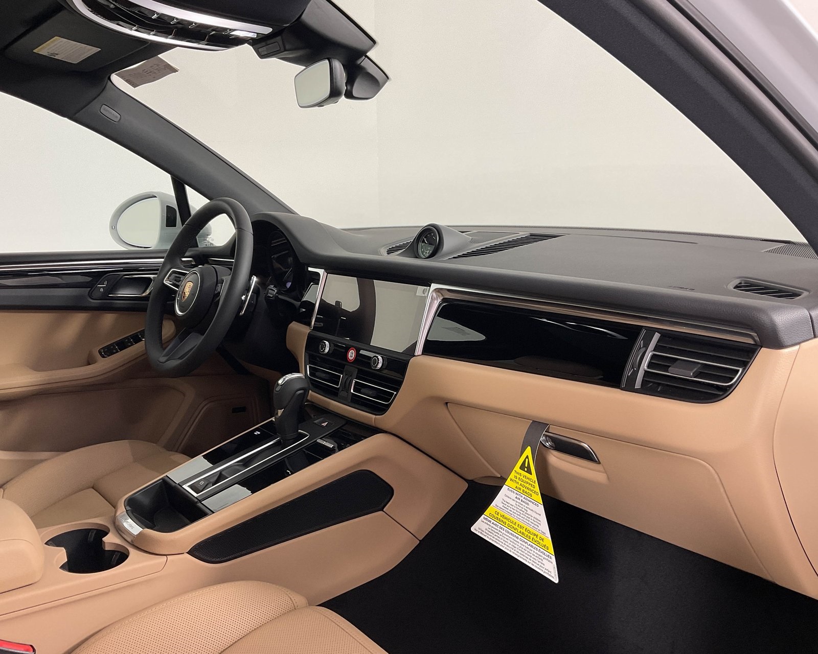 2026 Porsche Macan T photo 20