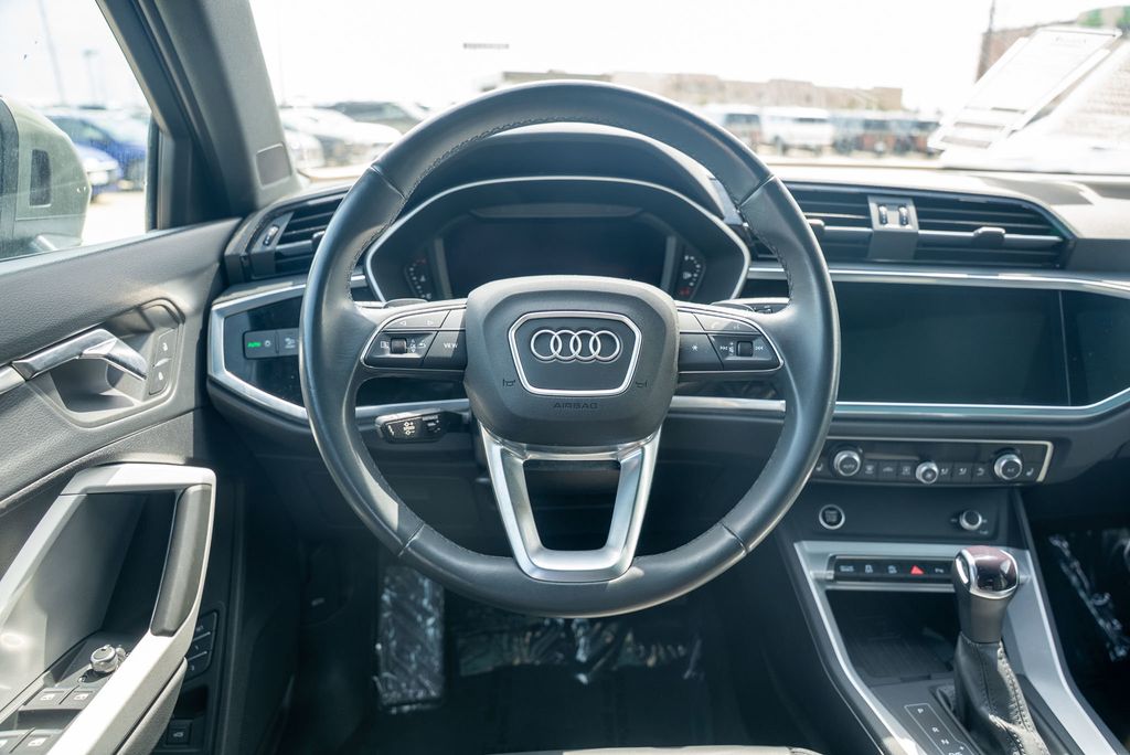 2024 Audi Q3 45 TFSI S line Premium photo 13