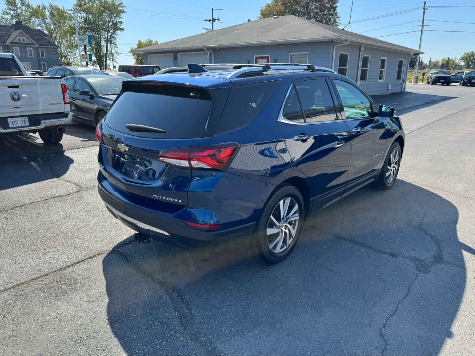 2022 Chevrolet Equinox Premier photo 2