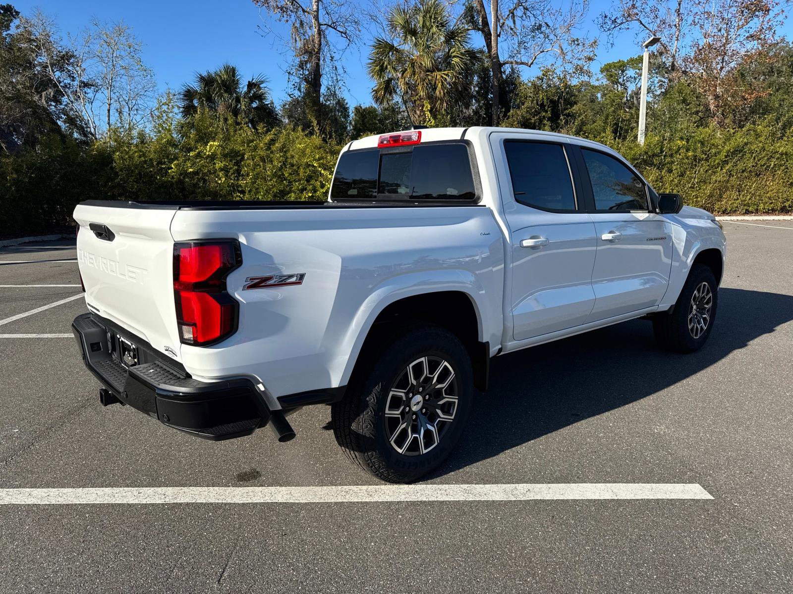 2025 Chevrolet Colorado Z71 photo 3