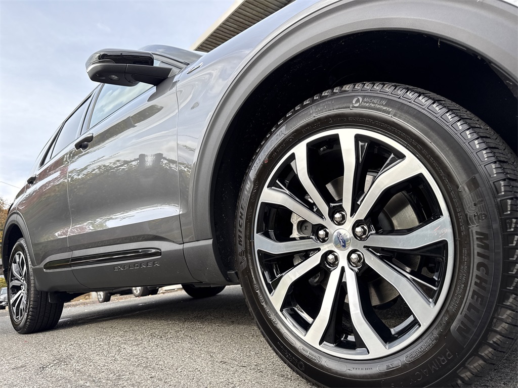 2025 Ford Explorer ST-Line photo 4