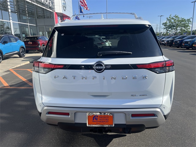 2025 Nissan Pathfinder SL photo 3