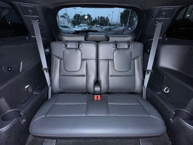 2025 Ford Explorer ST-Line photo 28