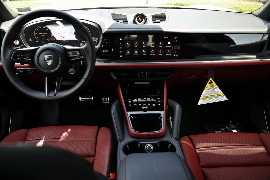 2025 Porsche Cayenne Turbo E-Hybrid photo 29
