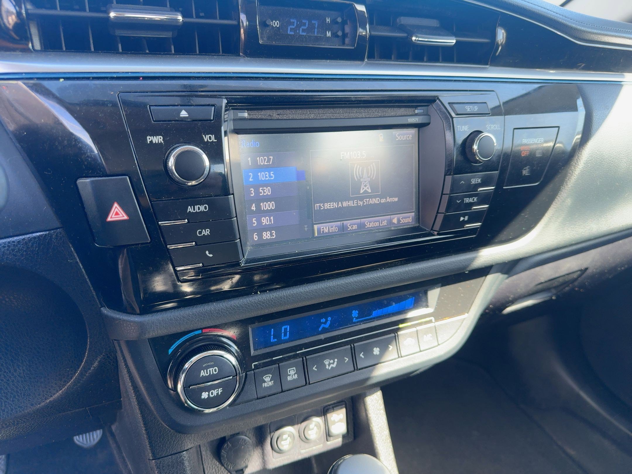 2016 Toyota Corolla S photo 17