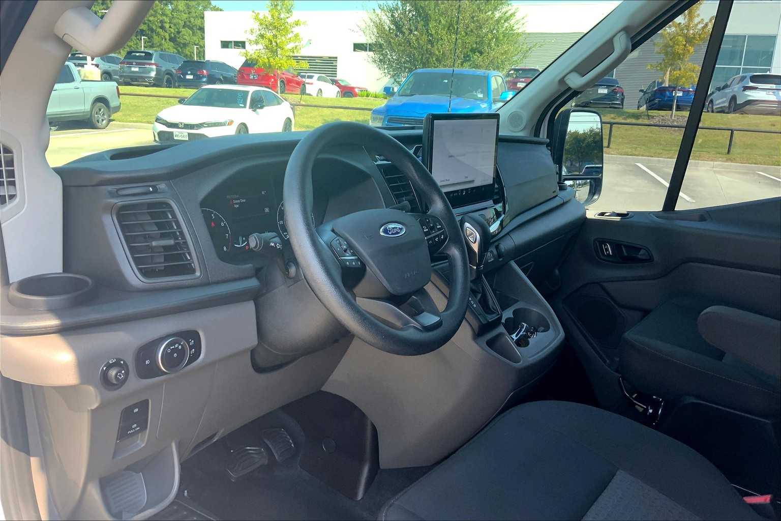 2023 Ford Transit Passenger XLT photo 4