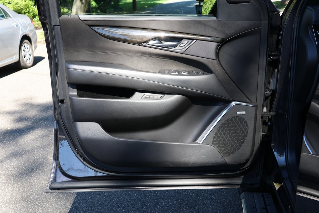 2017 Cadillac Escalade ESV Platinum photo 4
