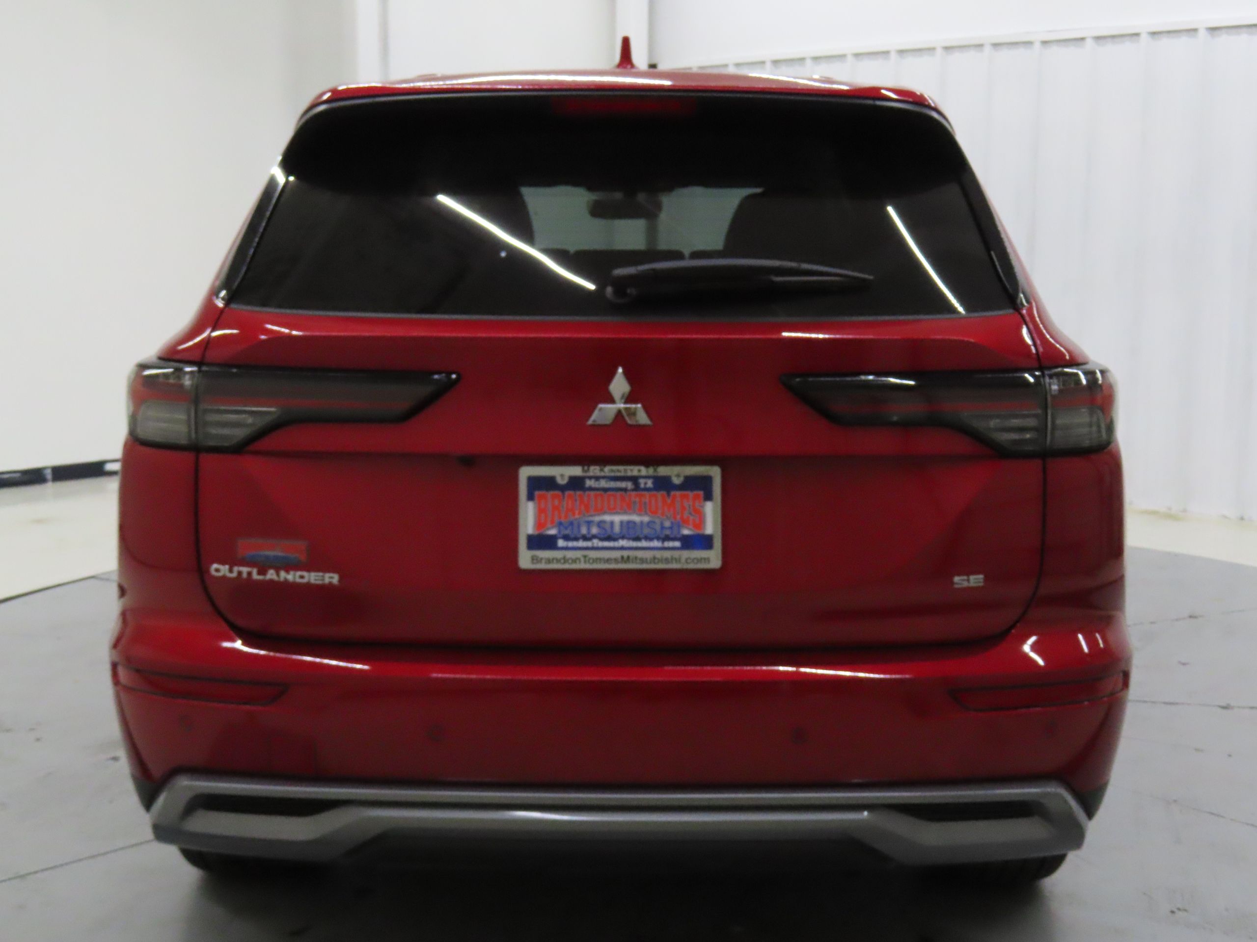 2025 Mitsubishi Outlander SE photo 2