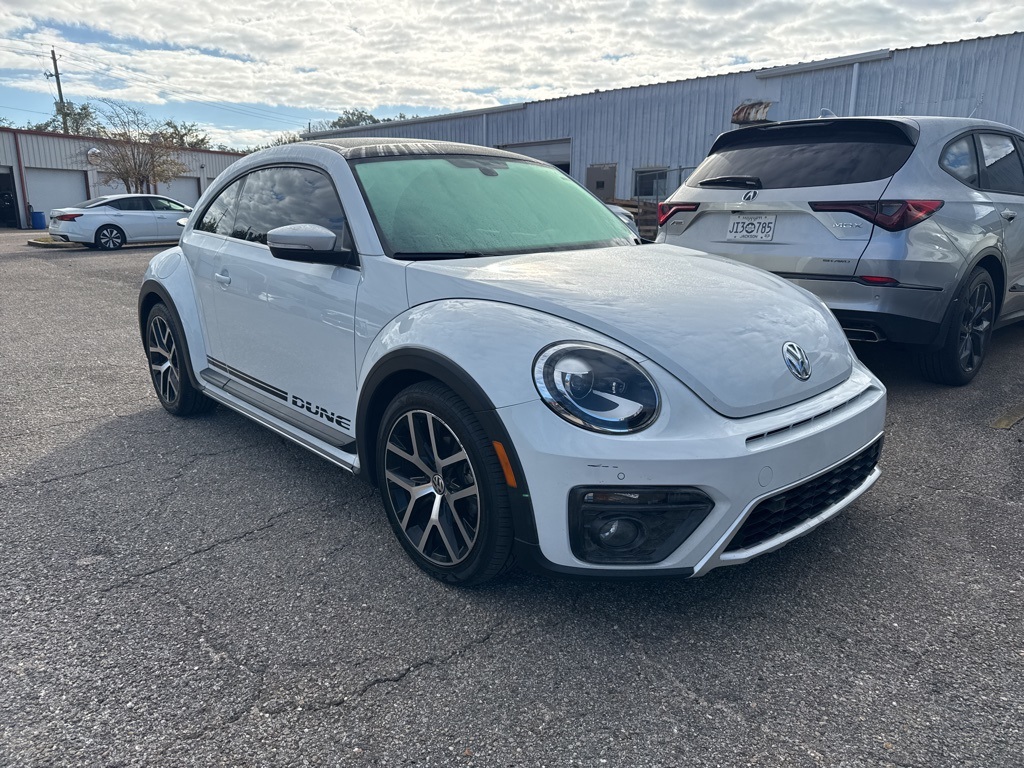 2017 Volkswagen Beetle Dune's photo