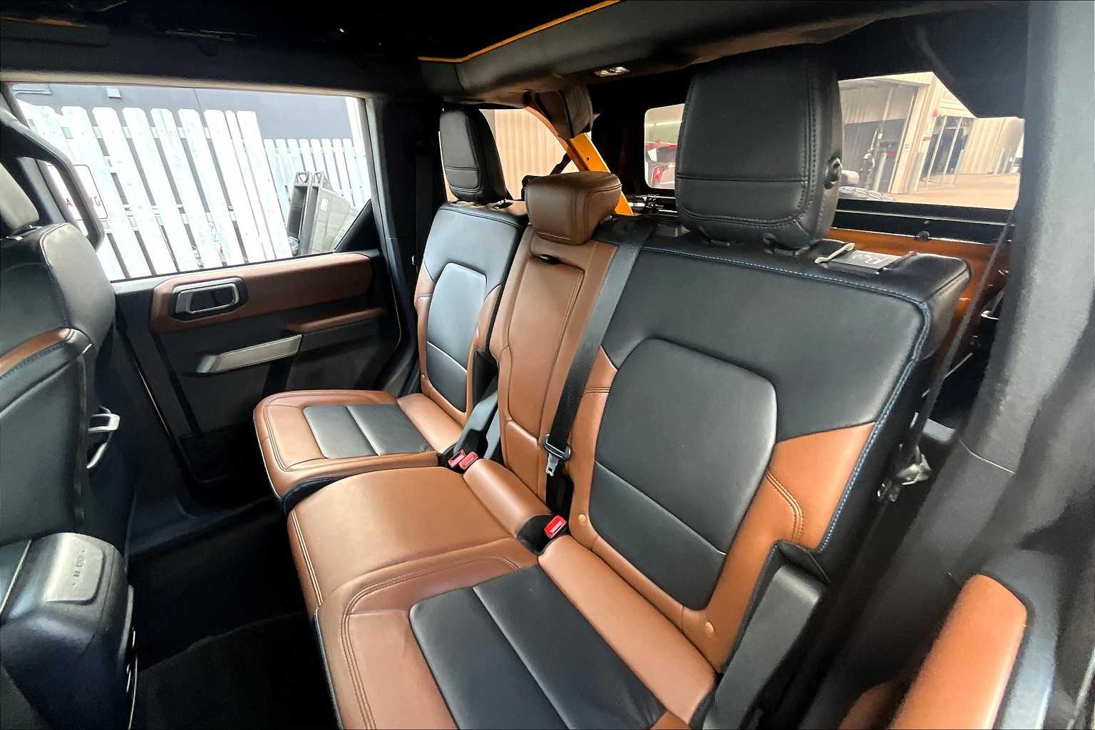 2022 Ford Bronco Outer Banks photo 17