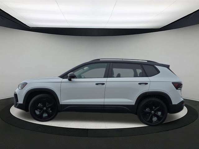 2025 Volkswagen Taos SE photo 4