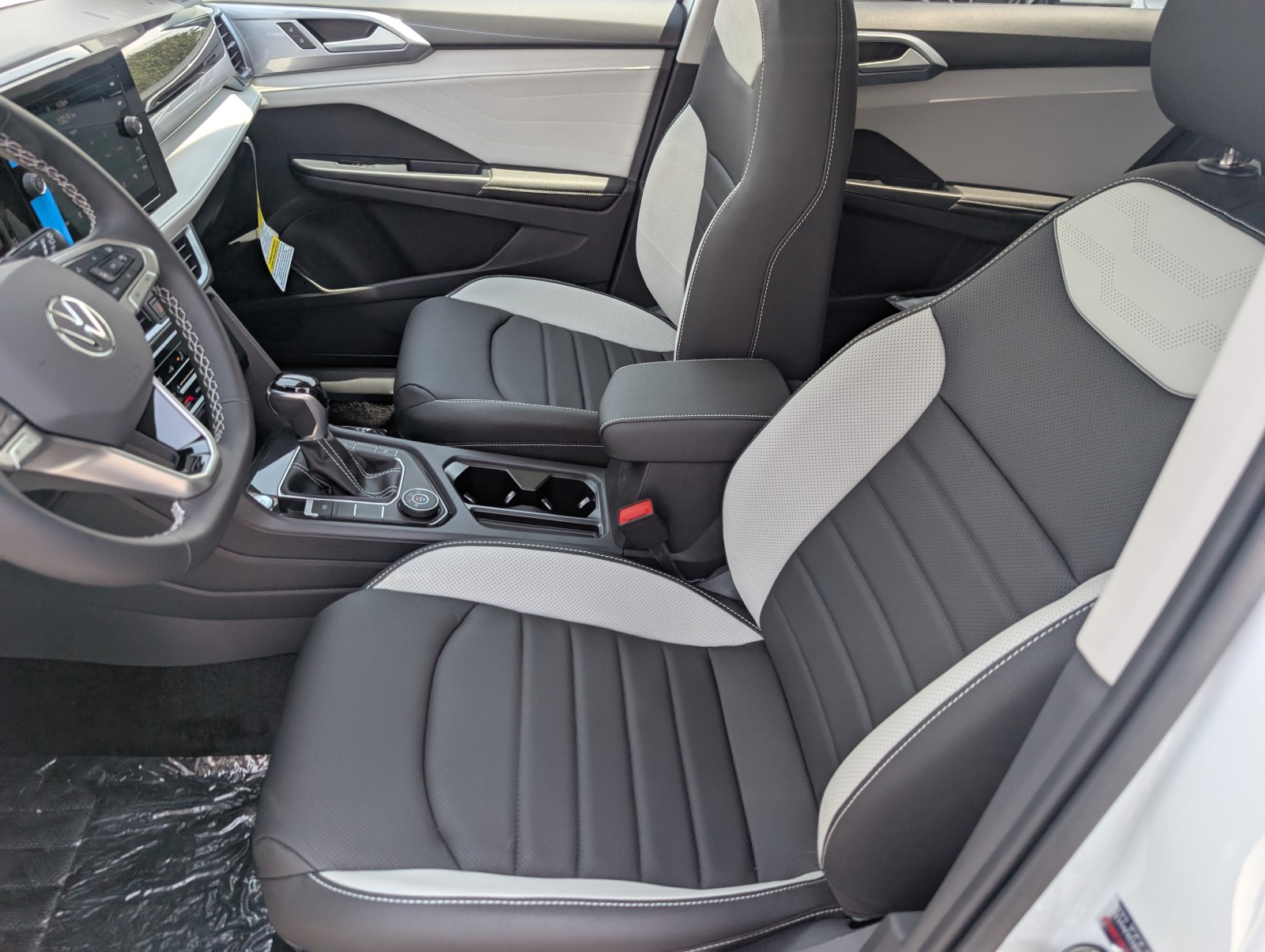 New 2025 Pure White Volkswagen SEL image 11