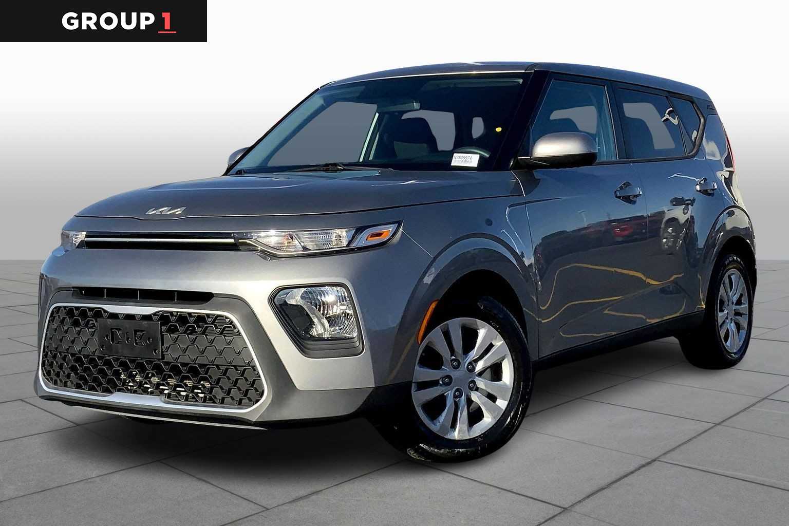 2022 Kia Soul LX's photo