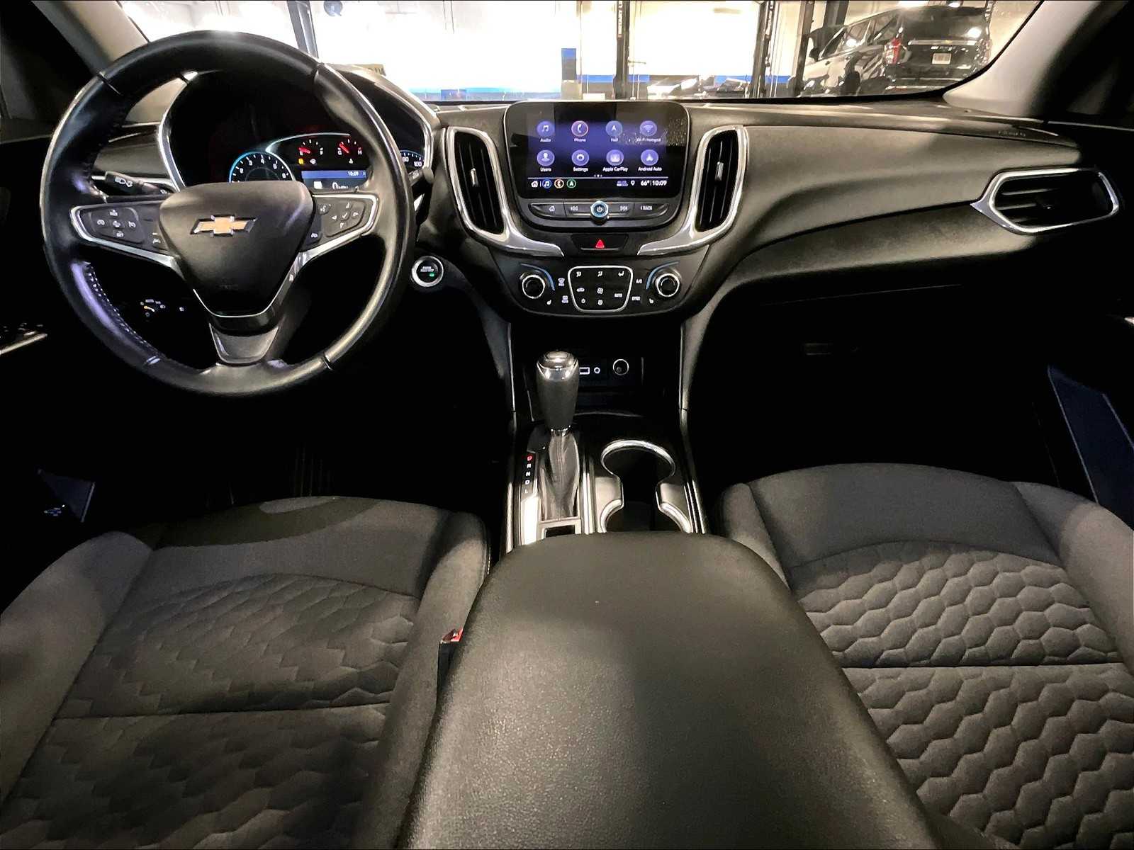 2020 Chevrolet Equinox LT photo 21