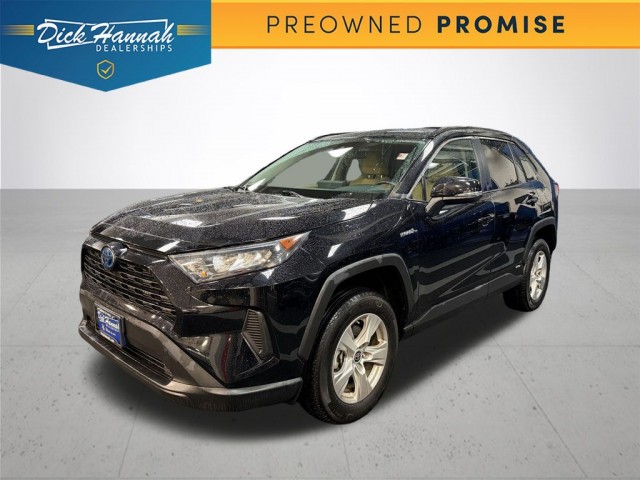 2021 Toyota RAV4 LE's photo