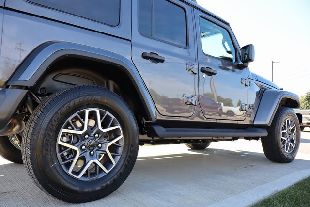 2025 Jeep Wrangler Sahara photo 34