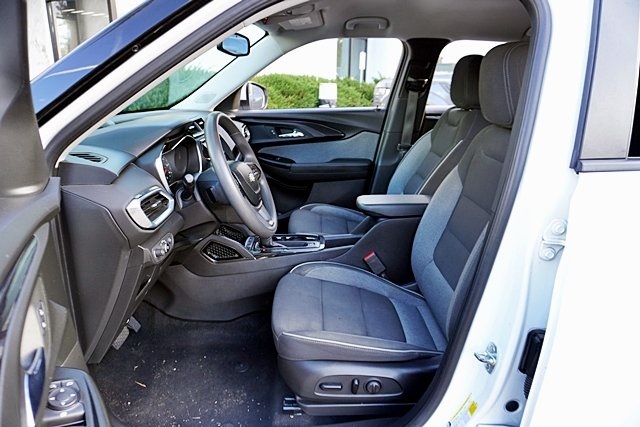 Used 2022 White Chevrolet LT image 13