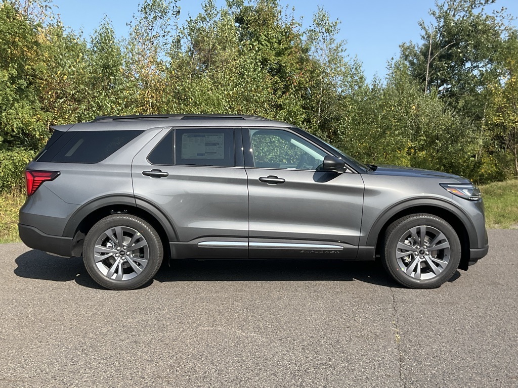2025 Ford Explorer photo 25