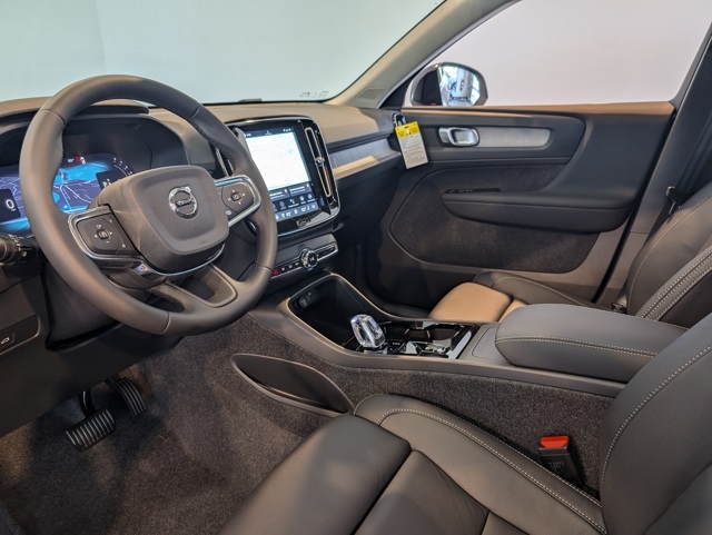 2026 Volvo XC60 B5 Plus photo 12