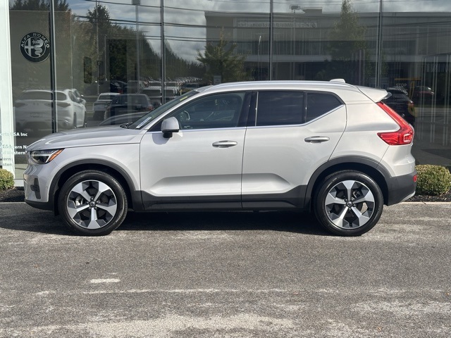 2023 Volvo XC40 Plus photo 3