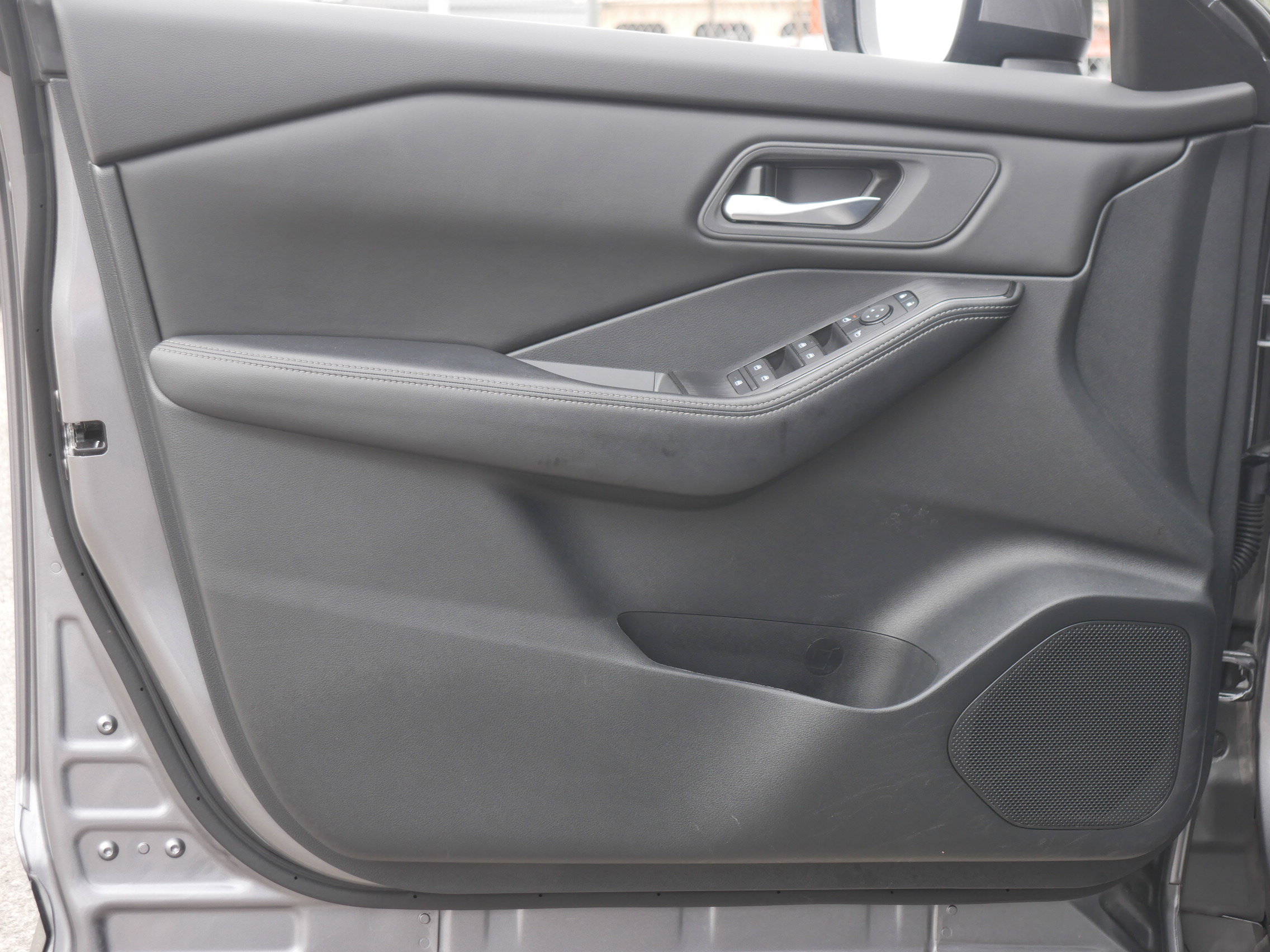 2024 Nissan Rogue SV photo 24