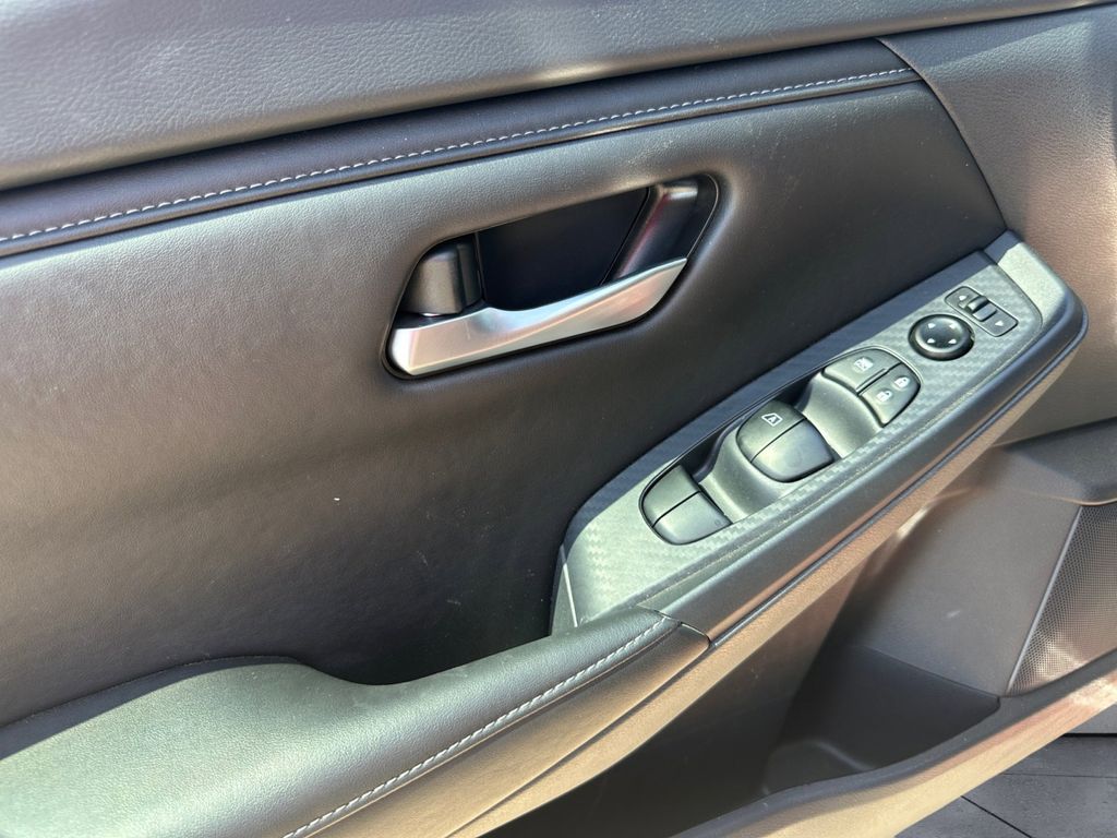 2025 Nissan Sentra SV photo 11