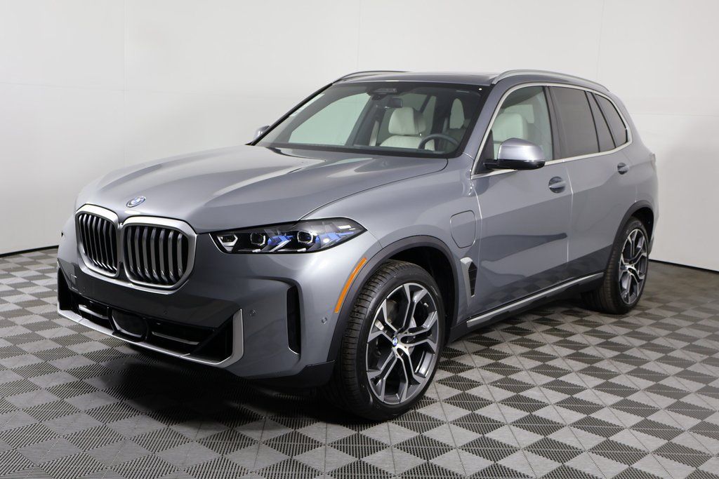 2026 BMW X5 50e's photo