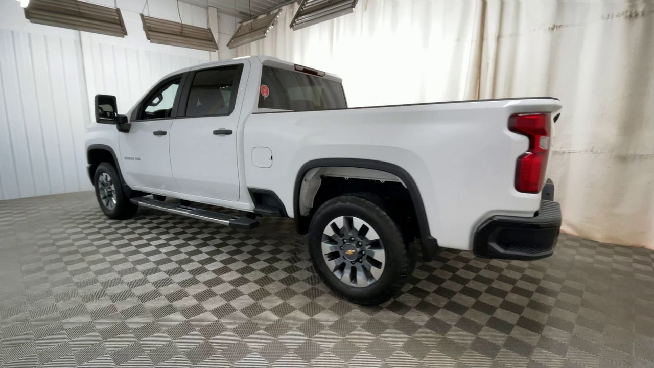 2024 Chevrolet Silverado 2500HD Custom photo 3