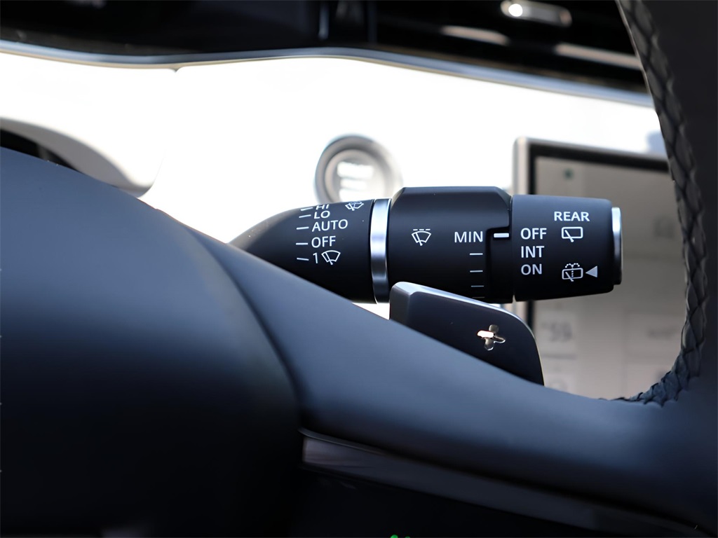 2026 Land Rover Range Rover Evoque Dynamic SE photo 28