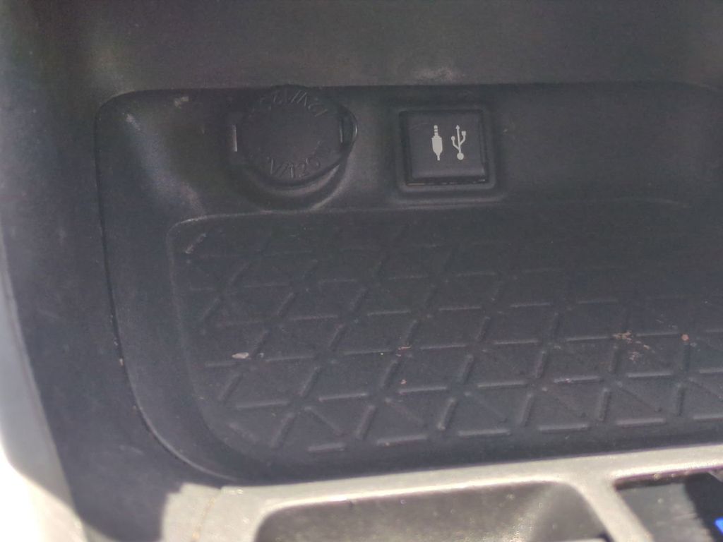 2019 Toyota RAV4 XLE Premium photo 22