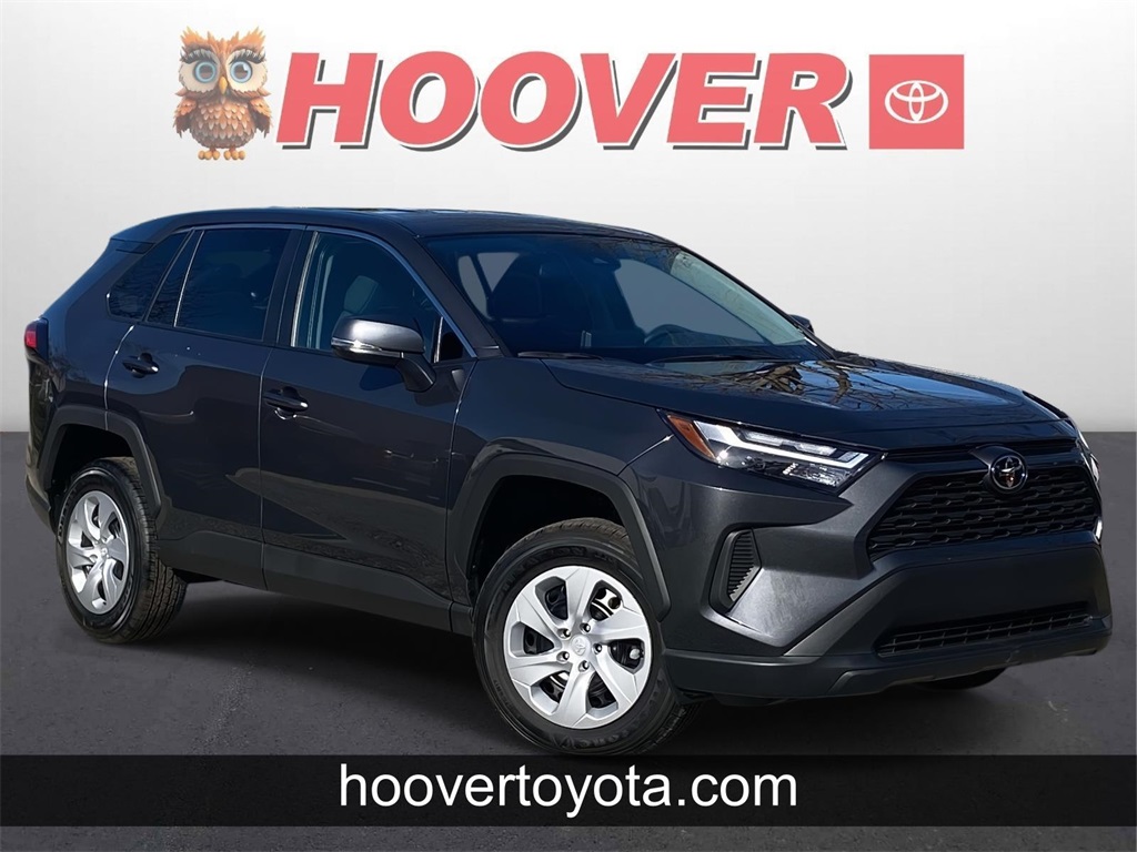 2025 Toyota RAV4 LE's photo