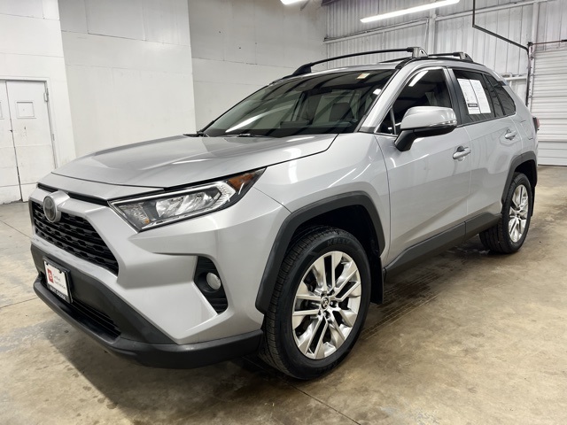 2021 Toyota RAV4 XLE Premium photo 3