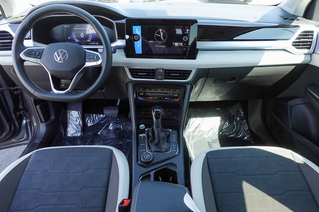 2025 Volkswagen Taos SE photo 24