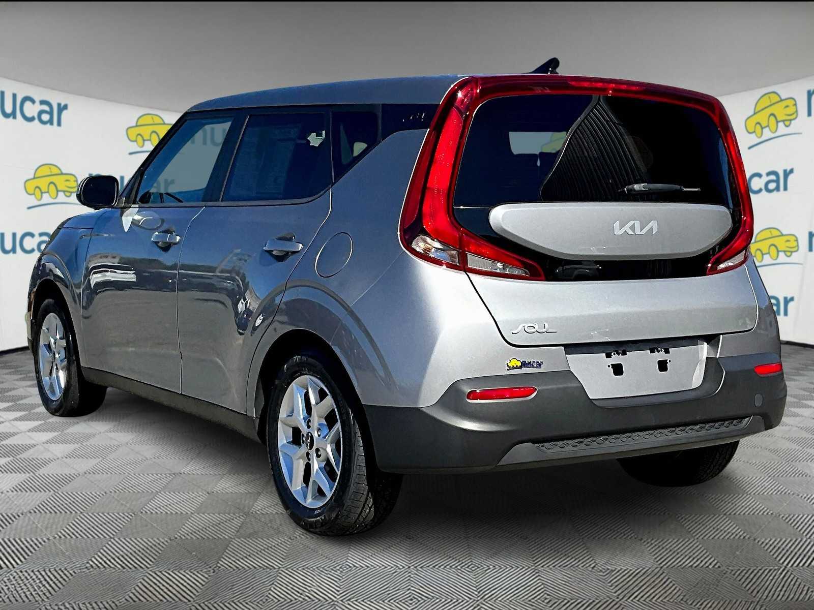 2022 Kia Soul LX photo 4