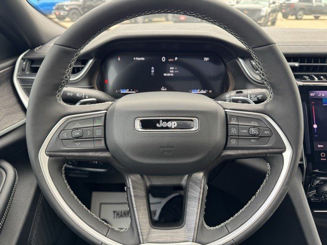 2025 Jeep Grand Cherokee Limited photo 14