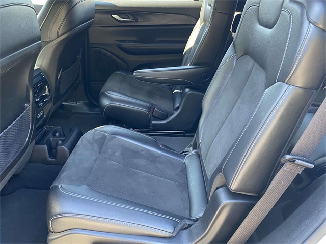 2023 Jeep Grand Cherokee Altitude photo 12